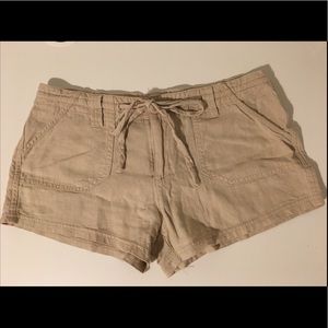 Zenana Outfitters tan shorts